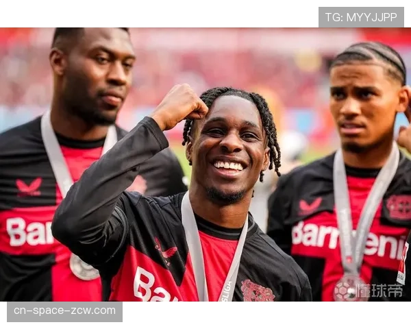 关键瞬间:勒沃库森前锋弗林蓬一次前场压迫,直接造就球队扳平进球